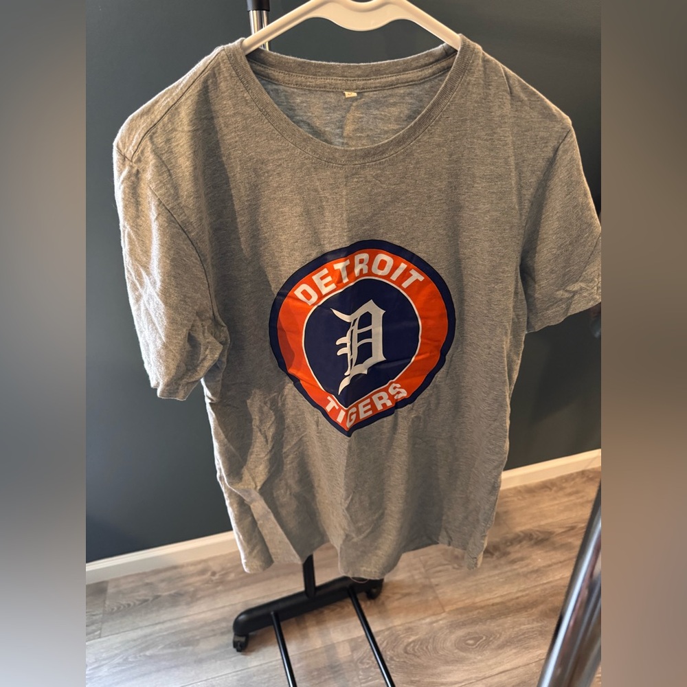 Women’s- Gray Detroit Tigers T-Shirt
